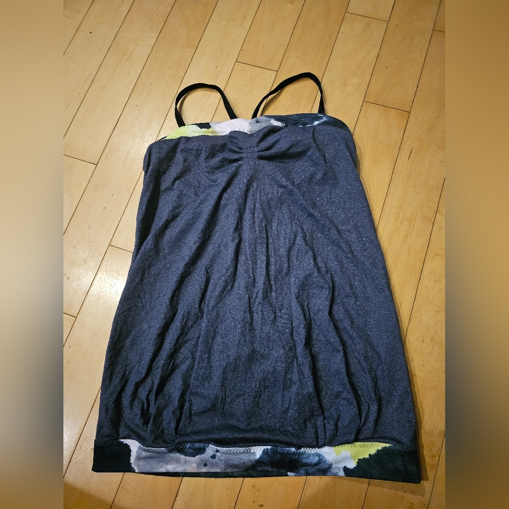 Lululemon tank top with built in bra